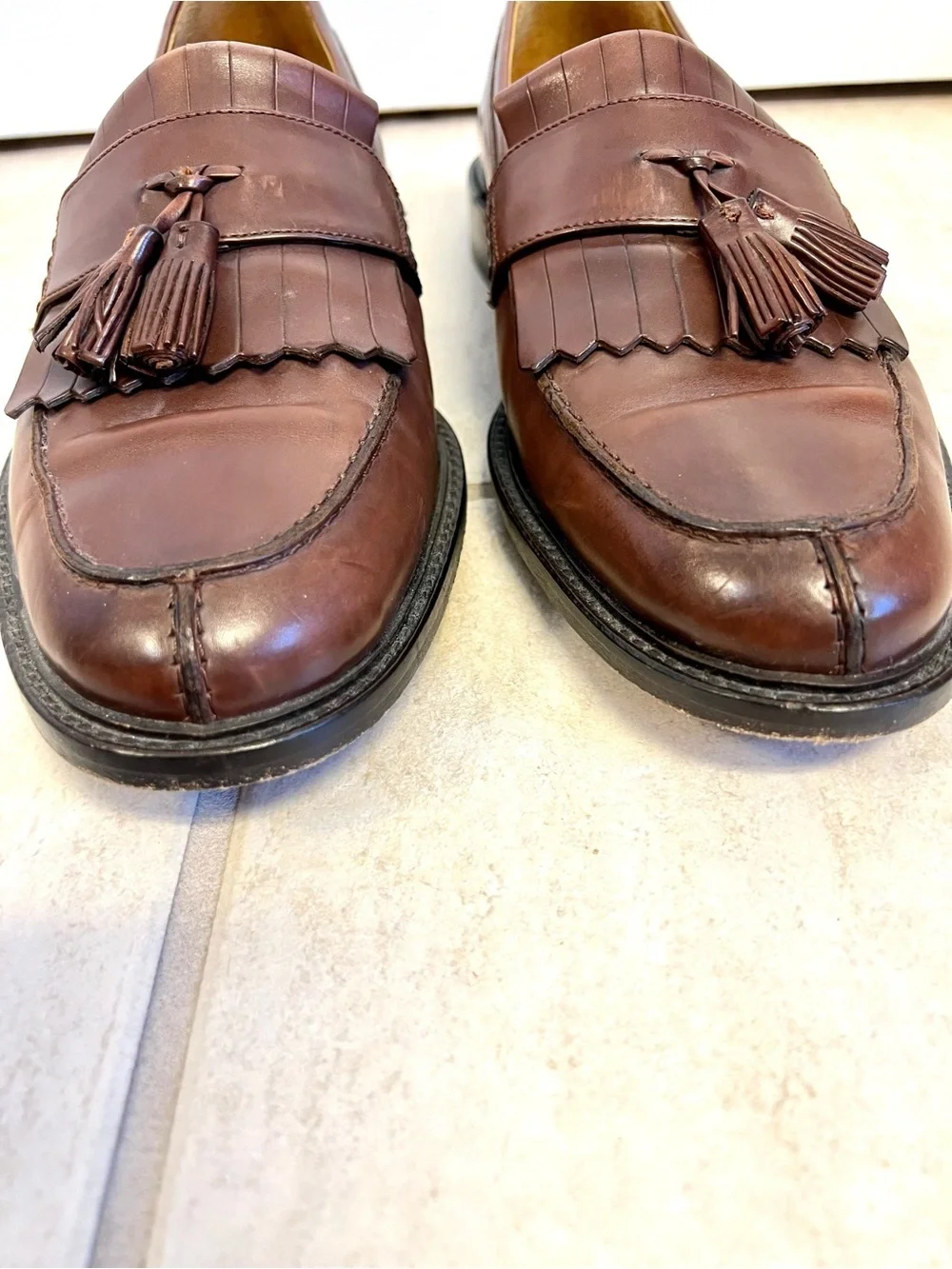 Johnston & Murphy Kiltie Tassel Loafer classic men's dress shoe full-grain 10M